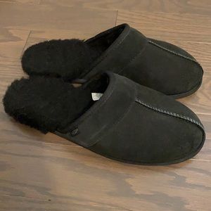 UGG SLIPPERS